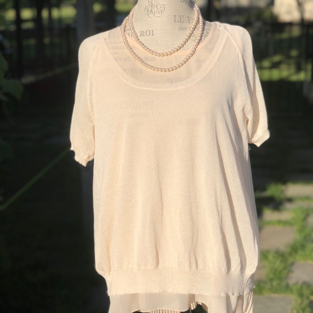 Adorable flowy lightweight top